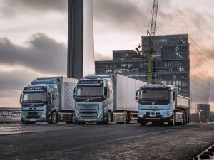Proveržio kulminacija: „Volvo Trucks“ pradeda serijinę elektrinių sunkvežimių gamybą